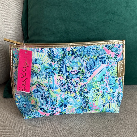 Lilly Pulitzer Handbags - Lilly Pulitzer Lilly’s House Oasis Pouch NWT